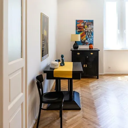 Apartment Mary Split