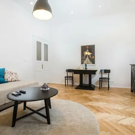 Mary Apartment Split