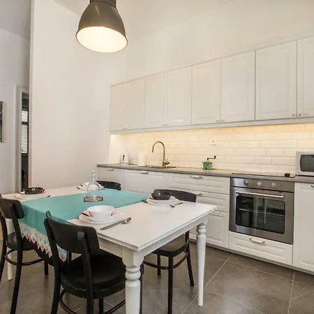 Διαμέρισμα Mary *